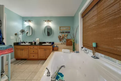 Bath - 24 Harbor Rd #9, Hampton, NH 03842 photo 6 of 9