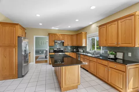 Kitchen - 1 Squire Armour Rd, Windham, NH 03087 photo 2 of 4