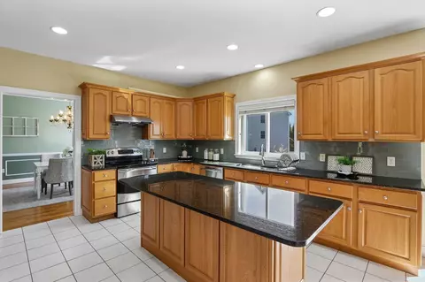 Kitchen - 1 Squire Armour Rd, Windham, NH 03087 photo 1 of 4
