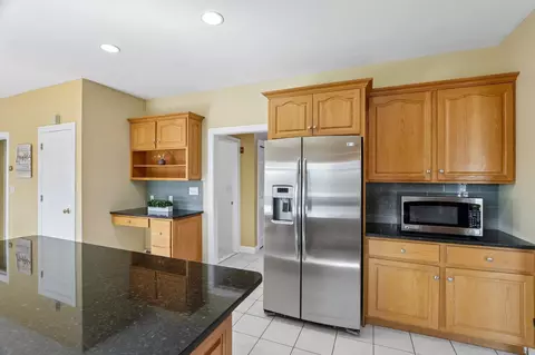 Kitchen - 1 Squire Armour Rd, Windham, NH 03087 photo 4 of 4