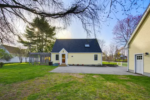 Exterior - 6 Fifield Ln #B, Stratham, NH 03885 photo 3 of 6