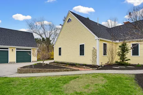 Exterior - 6 Fifield Ln #B, Stratham, NH 03885 photo 2 of 6