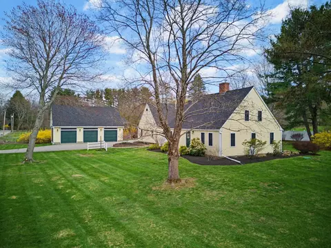6 Fifield Ln #A, Stratham, NH 03885