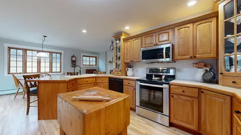 Kitchen - 10 Meadow Dr, Jericho, VT 05465 photo 2 of 2