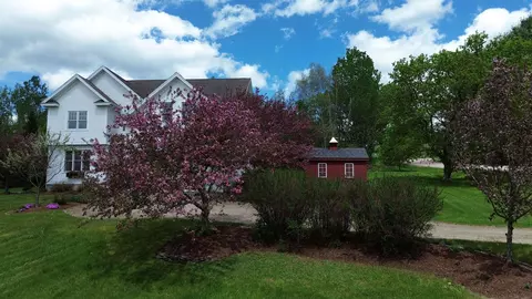Exterior - 10 Meadow Dr, Jericho, VT 05465 photo 5 of 8