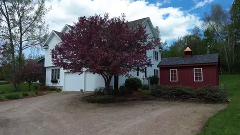 Exterior - 10 Meadow Dr, Jericho, VT 05465 photo 6 of 8