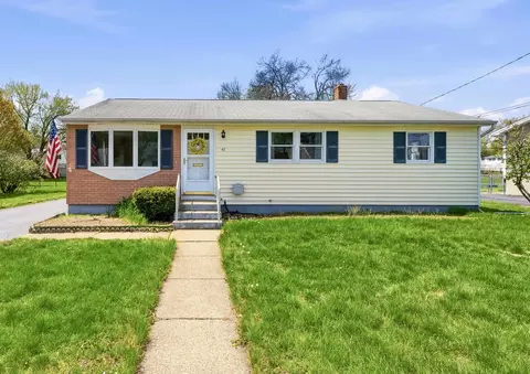 41 Woodgate Ct, Manchester, NH 03103