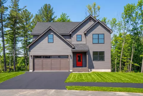 7 Lily Ln, Londonderry, NH 03053