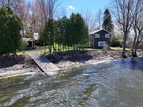 31 Leo Dr, Swanton, VT 05488