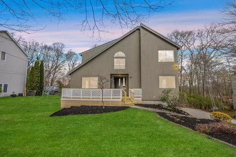 38 Caleb Dr, Danville, NH 03819