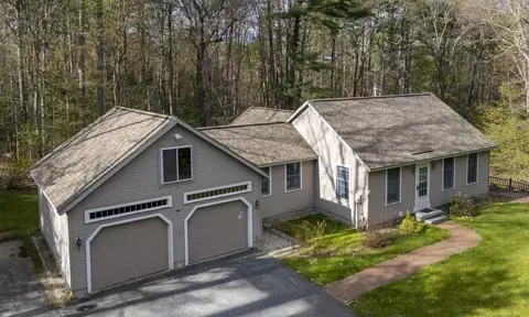 34 Cleveland Hill Rd, Brookline, NH 03033