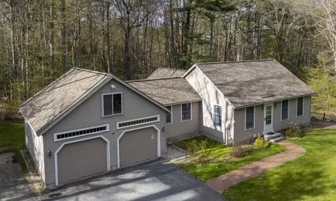 34 Cleveland Hill Rd, Brookline, NH 03033