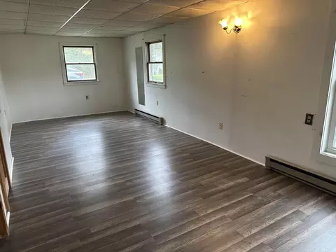 Living - 855 North St, Brandon, VT 05733 photo 4 of 6
