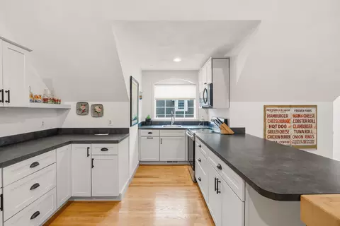 Kitchen - 117 Castle Hill Rd, Windham, NH 03087 photo 3 of 3