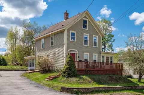 18 Spruce St, Somersworth, NH 03878
