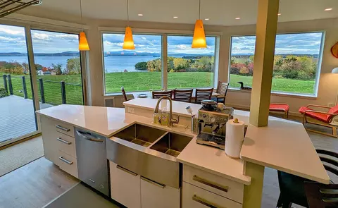 86 Town Line Rd, South Hero, VT 05486