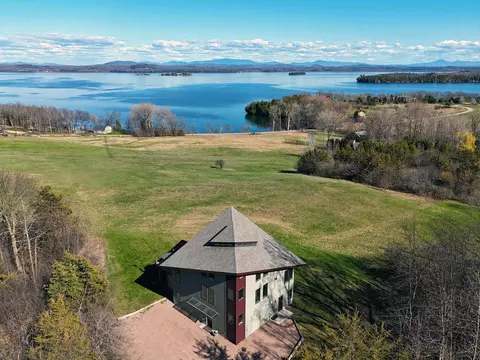 86 Town Line Rd, South Hero, VT 05486