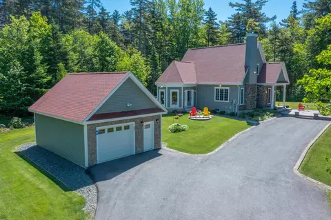 105 Loft Cir, Campton, NH 03223
