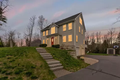 58 Village Place Dr, Barrington, NH 03825