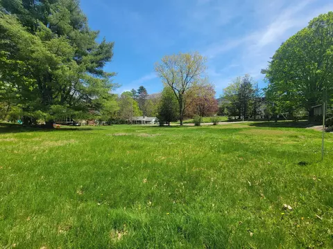 8 Bacon Dr, Gilford, NH 03249