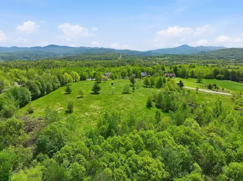 351 Ledgewood Dr, Williston, VT 05495 photo 2