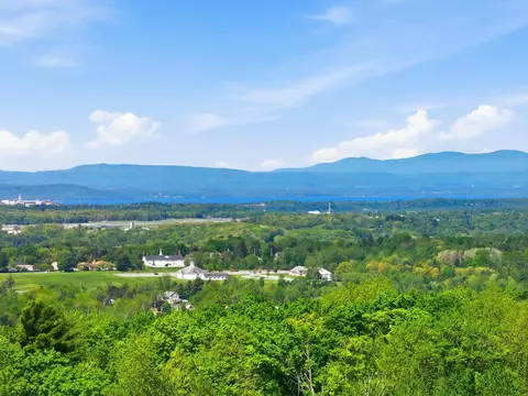 351 Ledgewood Dr, Williston, VT 05495 photo 4