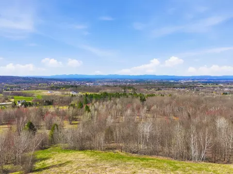 351 Ledgewood Dr, Williston, VT 05495