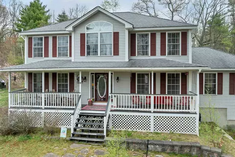 71 Auburn Rd, Hooksett, NH 03106