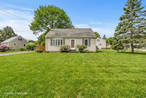 16 Naves Rd, Hampton, NH 03842