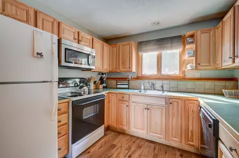 Kitchen - 3 Mountainview Rd # -2, Bartlett, NH 03812 photo 4 of 5