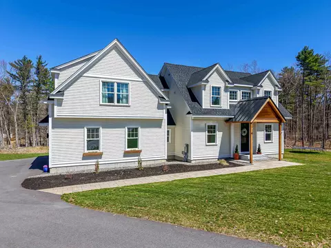 4 W Shore Park Rd, Kingston, NH 03848