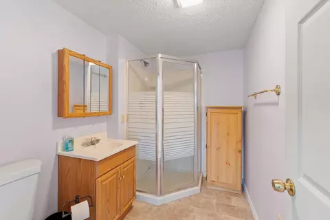 Bath - 32 Ells Rd, Hampstead, NH 03841 photo 1 of 1