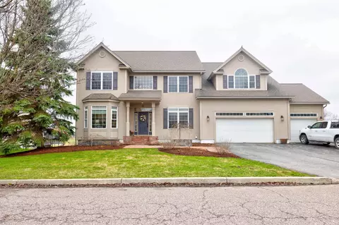 62 Crispin Dr, South Burlington, VT 05403