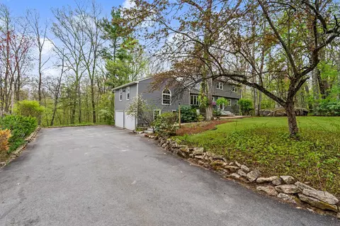 29 Old Sawmill Rd, Bedford, NH 03110