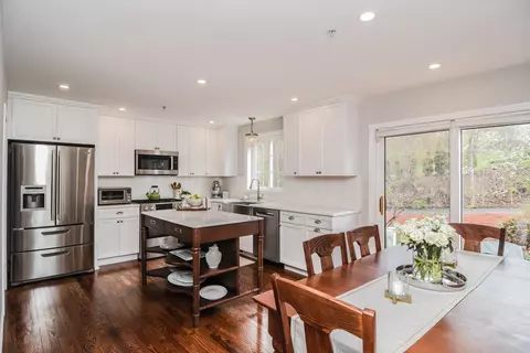 14 Georgetowne Dr, Nashua, NH 03062