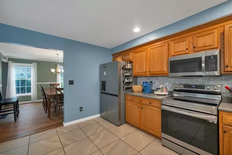Kitchen - 2 Cardinal Cir, Derry, NH 03038 photo 2 of 3