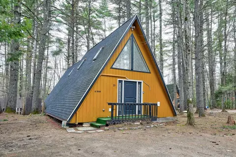 20 Lake Pines Cir, Conway, NH 03818