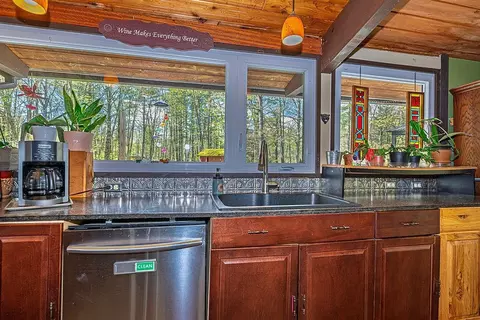 Kitchen - 5 Quarry Rd, Hampstead, NH 03841 photo 2 of 4