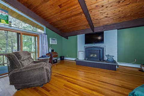 Living - 5 Quarry Rd, Hampstead, NH 03841 photo 1 of 2