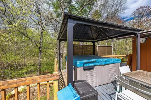 Exterior - 5 Quarry Rd, Hampstead, NH 03841 photo 5 of 5