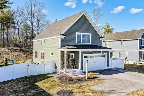 50 Clover Ln, Londonderry, NH 03053