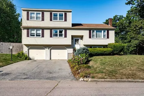 15 Lindstrom Ln, Manchester, NH 03104