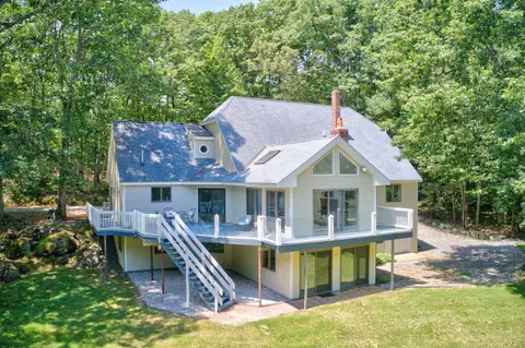 17 Stone Pound Ln, Atkinson, NH 03811