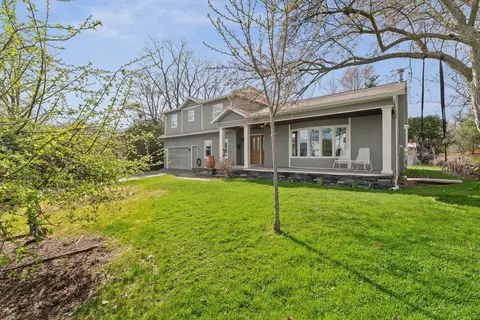 185 Crescent Beach Dr, Burlington, VT 05408