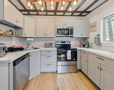 Kitchen - 4 Lower Highlands Rd #G, Dover, VT 05356 photo 2 of 4