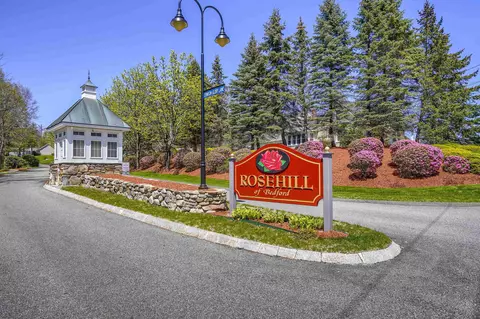 3 Summer Snow Ln, Bedford, NH 03110