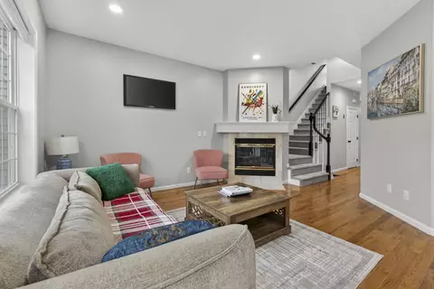 3 Summer Snow Ln, Bedford, NH 03110