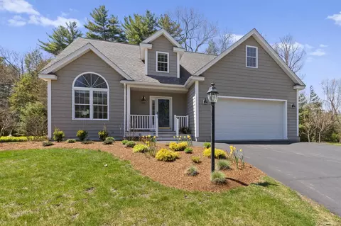 28 Green Vale Dr, Stratham, NH 03885