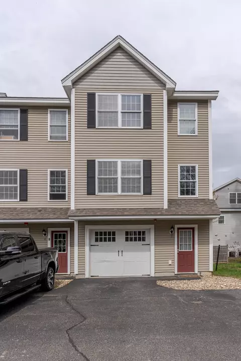 7 Harvest Dr, Dover, NH 03820