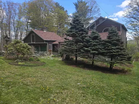 Exterior - 25 Yeaw Rd, Dover, VT 05341 photo 2 of 11